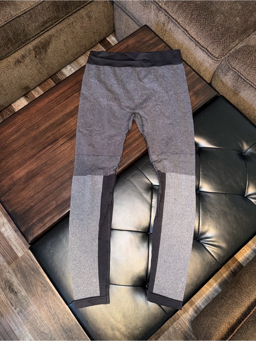 Urban Yoga Women's High-Waist Gray Seamless Leggings with Black Panels